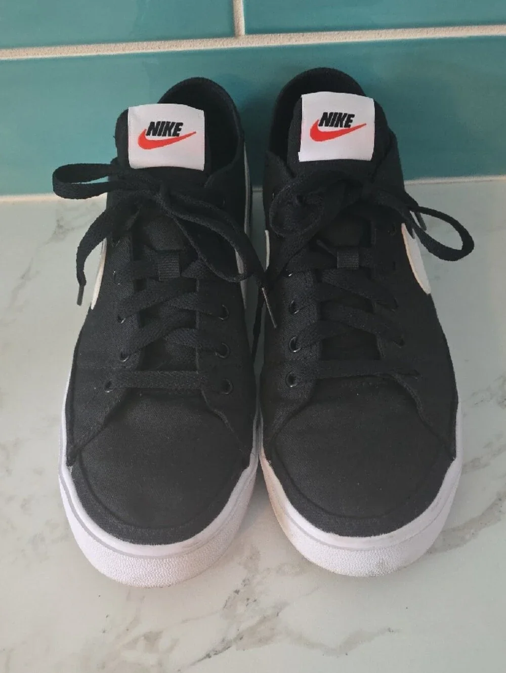 Nike Men's Black & White Low-Top Sneakers with White Swoosh